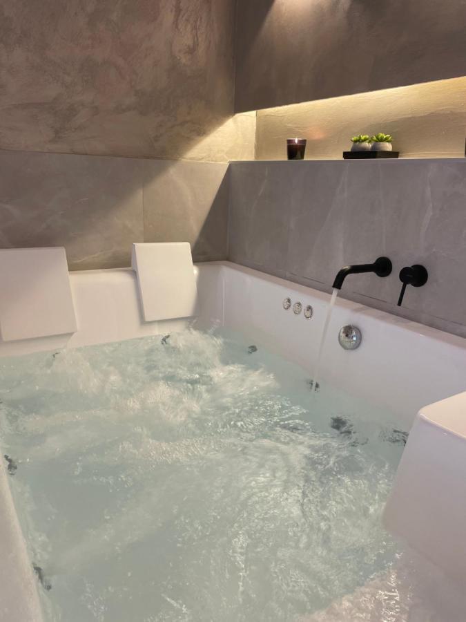 Jacuzzi Suite Ladadika Салоники Экстерьер фото
